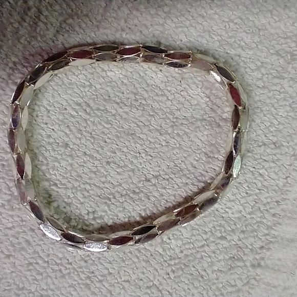 Silvertone large mesh soft bangle bracelet - Picture 2 of 2